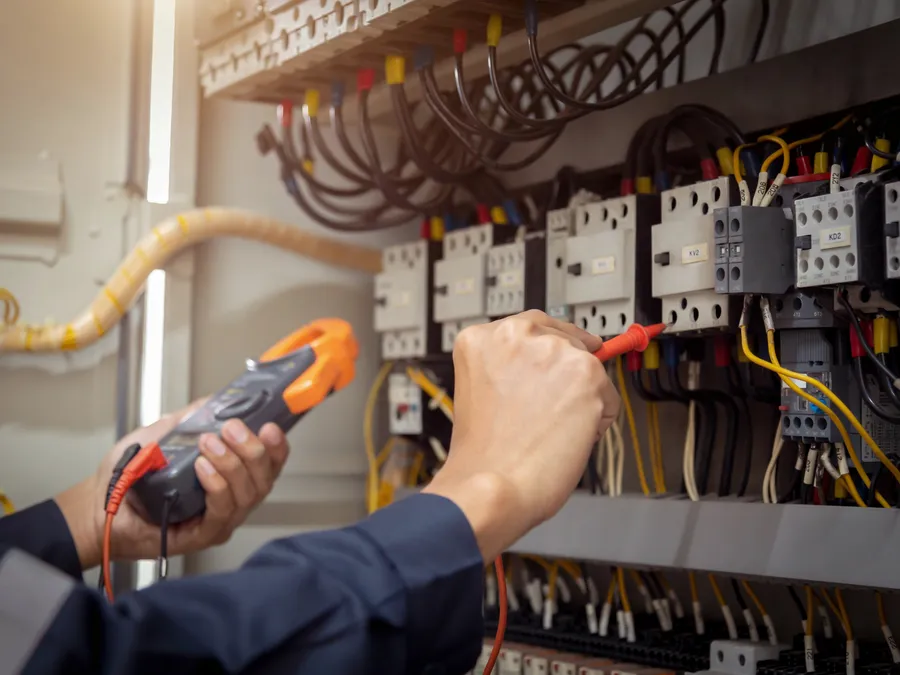 Dépannage électrique par un électricien à Paris